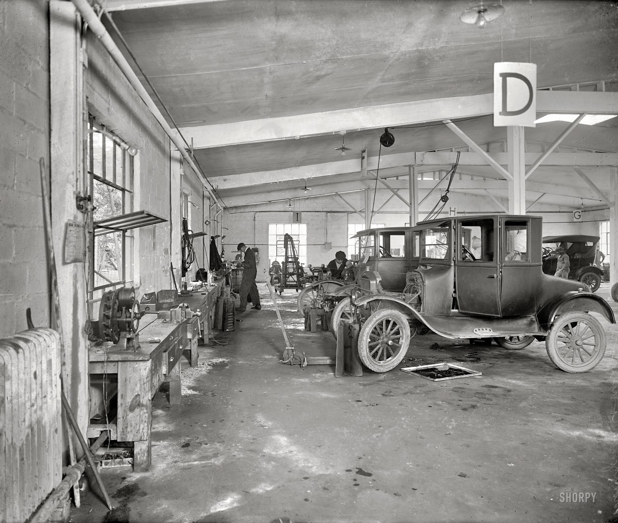 1920s Dealer Workshop