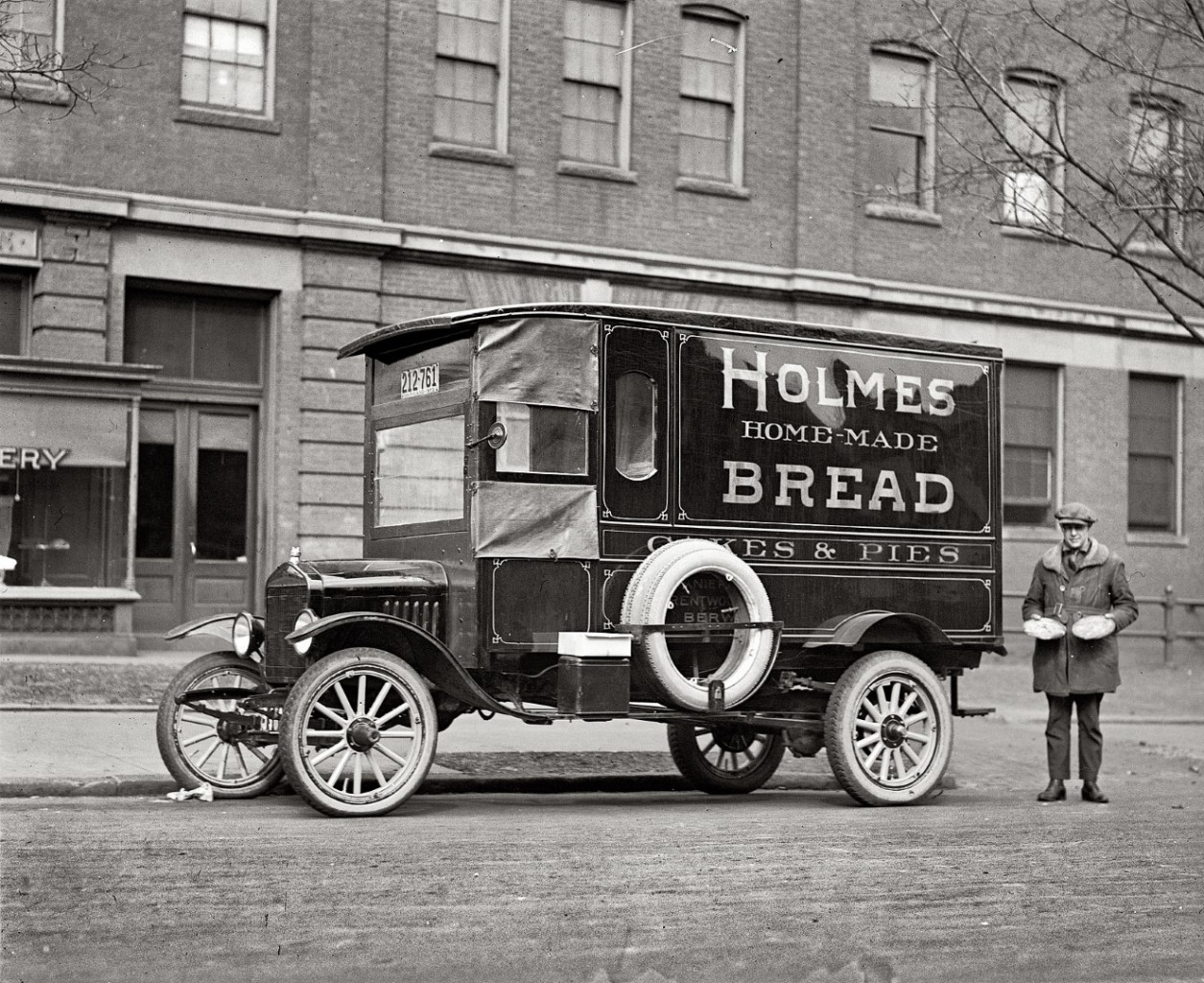 TT Delivery Van - Holmes Bread  circa 1923