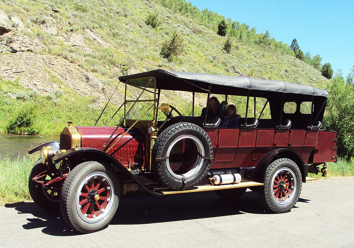 Rich Eagle's 1923 Yellowstone Park Bus