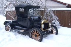 1915 in snow in driveway 2008