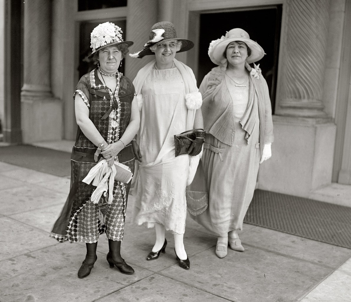 1925 Fashionable Ladies