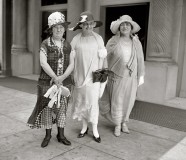 1925 Fashionable Ladies
