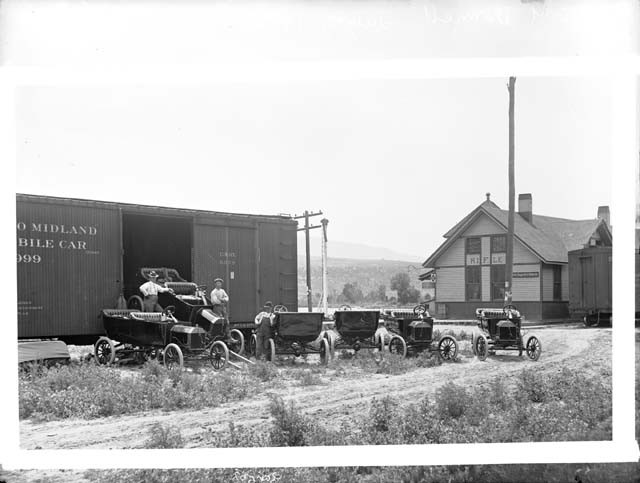 1914 Unloading New cars - Rifle
