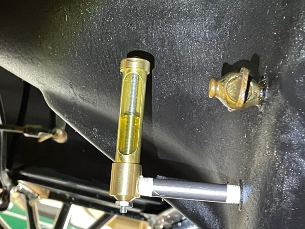 oil_sight_gauge.jpg