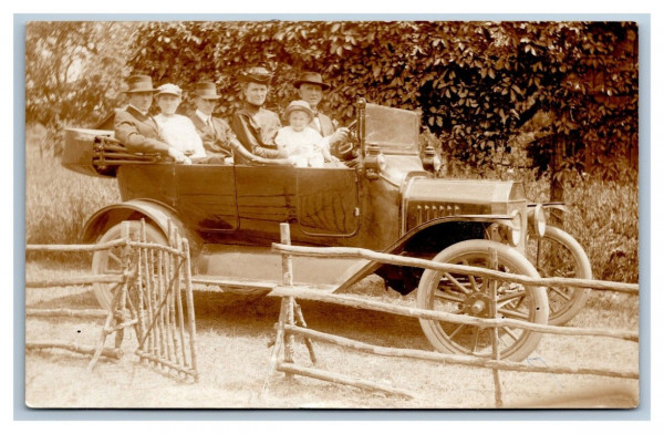 1915 T  and family.jpg