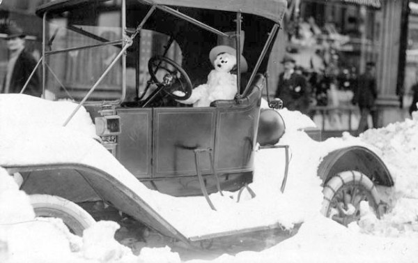 Snow coverd Roadster.jpg