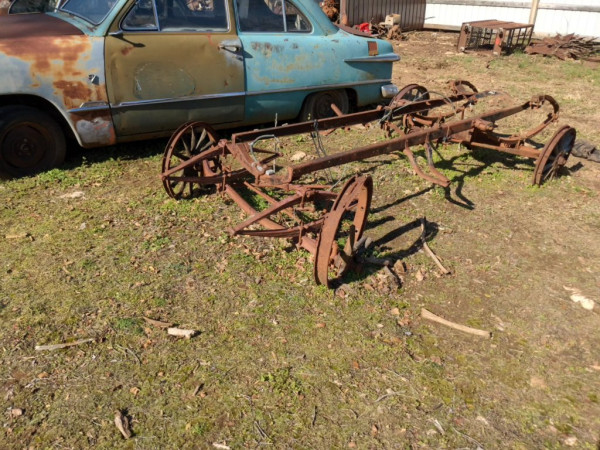 Frame w springs.jpg