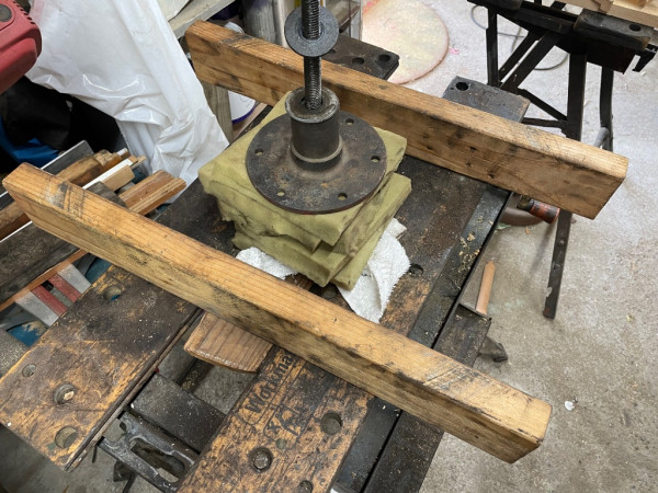 Spoke press