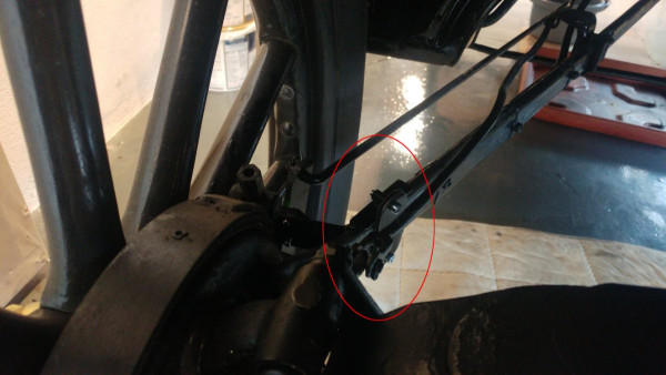 Left rear wheel from inner side