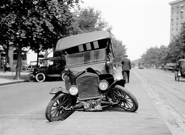ford-model-t-broken-axle-1922-daniel-hagerman.jpg