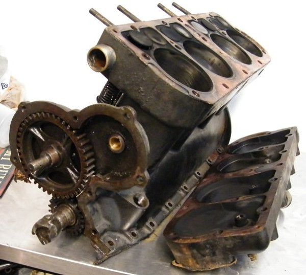 Pre-2500-Water-Pump-Engine-Model-T-Ford-1909.jpg