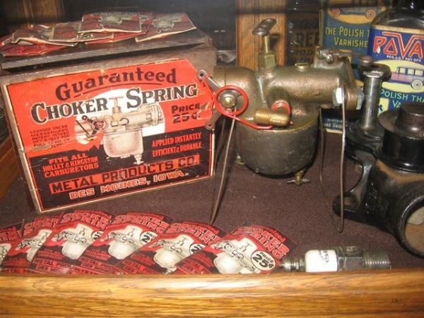 Choker spring display box.jpg