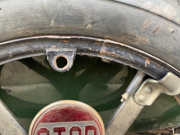 Odd rim lug hole.jpeg