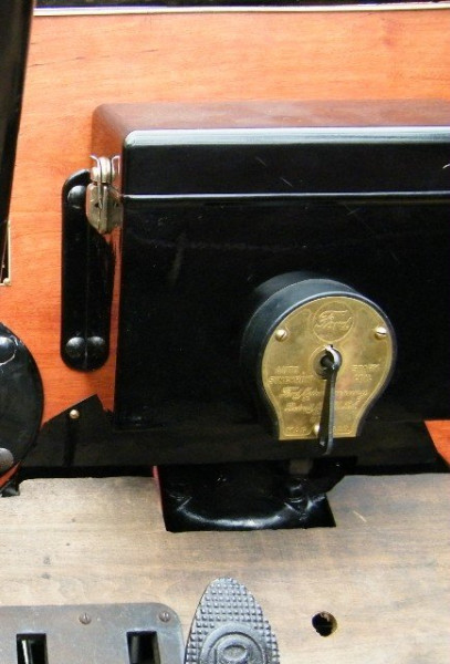 1913-14  box.jpg