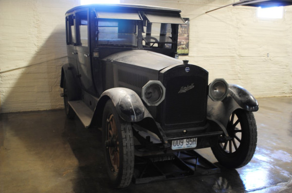 1920 Mitchell Sedan.jpg