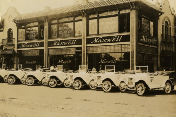 1914 Maxwell Dealer2.jpg