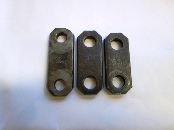 TT brake link & T shackle bar comparison.JPG