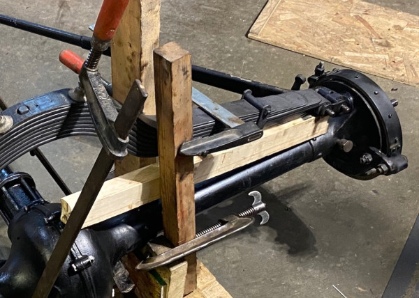 26T spring spreader detail mres.jpeg
