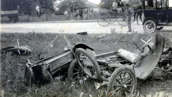 1922 car wreck.jpg