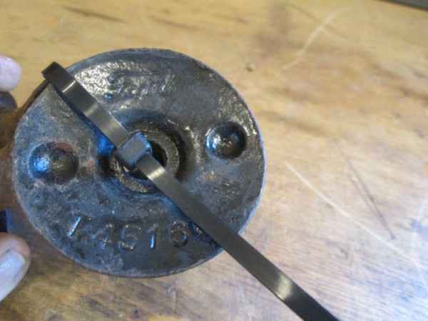 script lamp bracket.JPG