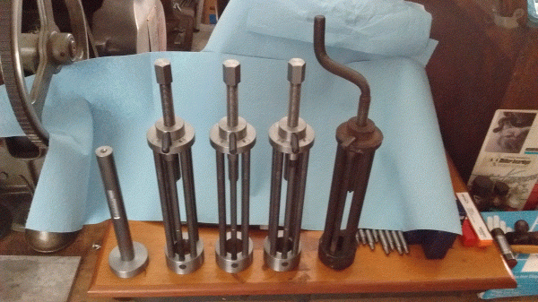 Three new pullers and dummy axle with original puller.gif