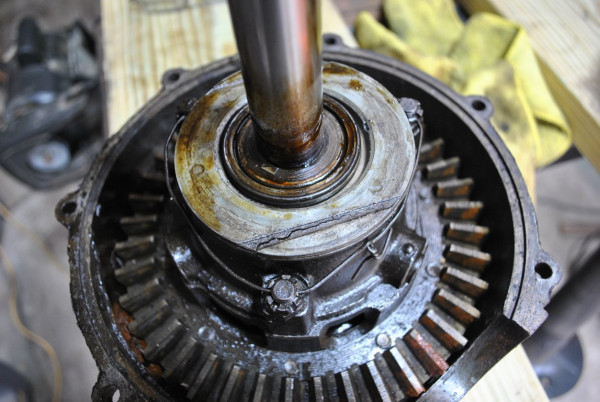 DSC_0216.JPG (228.65 KiB) Viewed 1576 times uh-oh are these the dreaded babbit thrust washers?