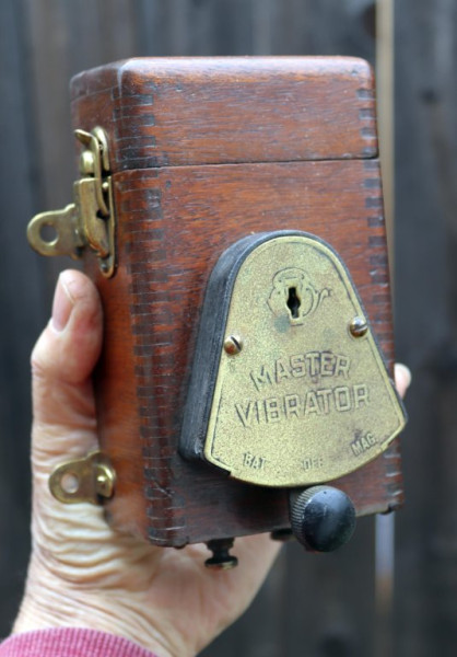 Master Vibrator 1.jpg