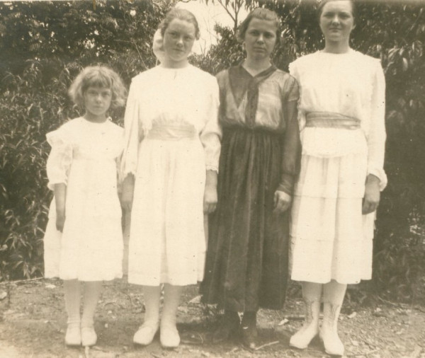 SISTERS 1917.jpg