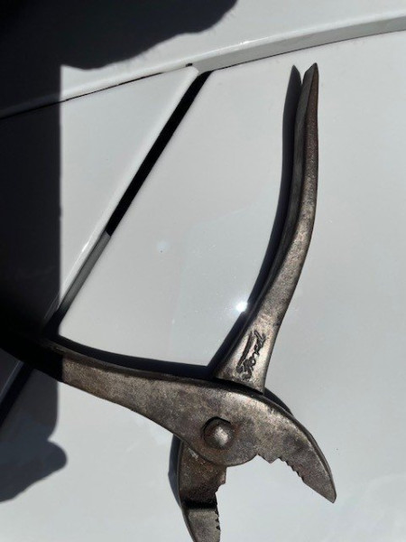 pliers2.jpg
