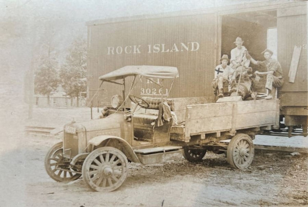 truck at rock island rr.JPG