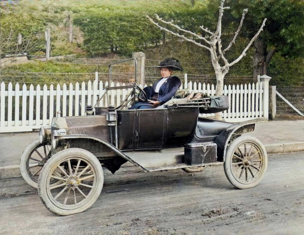 1913 runabout RHD color.jpg