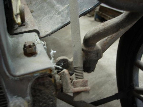 1912 undrilled fender irons.jpg
