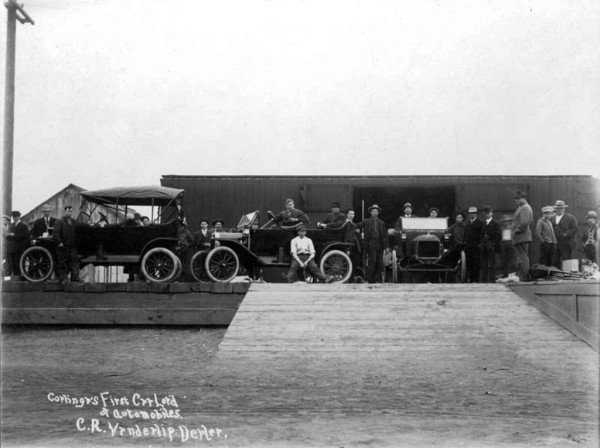 1913 - OFF LOADING.jpg