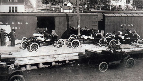 1913's OFF LOADING RAILWAY CARS-TOURING and CHASIS.jpg
