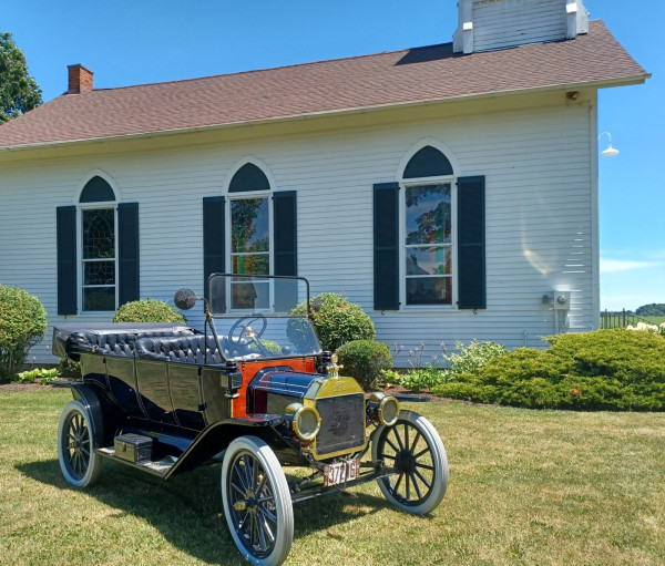 Country drive with church photo op