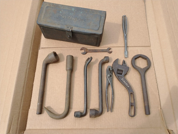 fordson tool kit.jpg