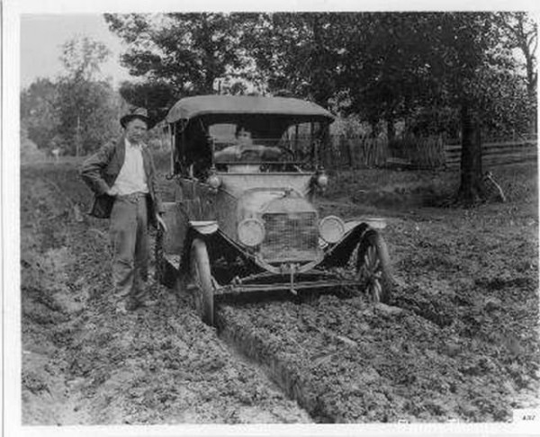 Model T in mud.jpg