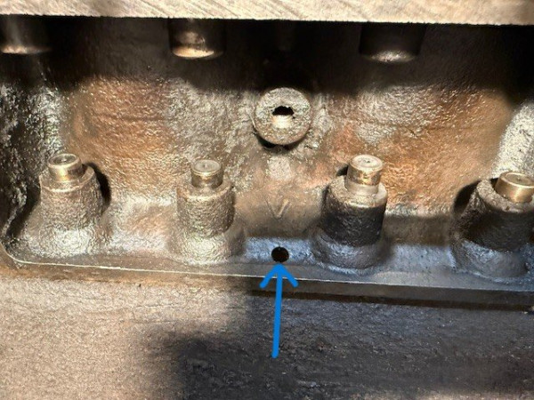 Hole to crankcase with arrow.jpg