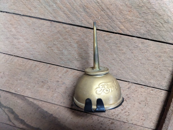 Klein oil can D 12 2 25.jpg