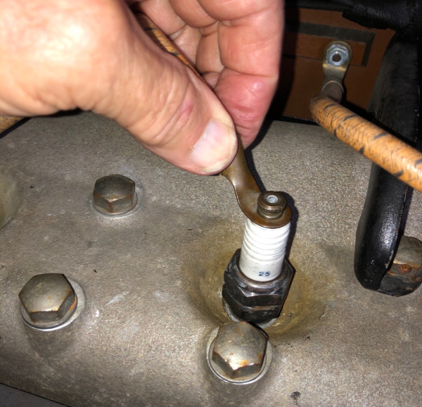 Push terminal clockwise to lock.jpg