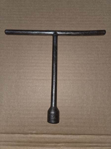Wire Wheel Lug Nut Wrench 1926-27 1s.jpg