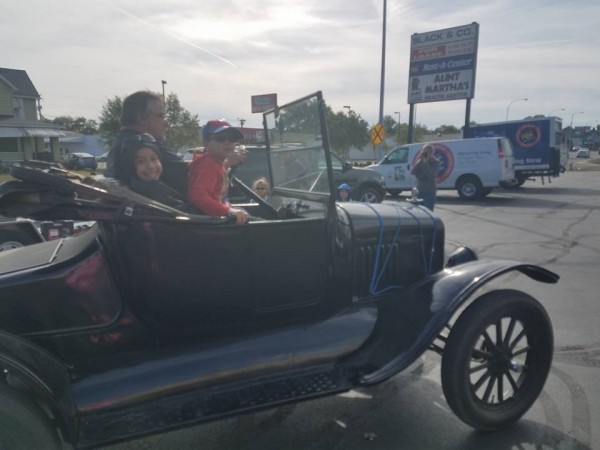 22279633_10103225571146665_874173758243721350_n.jpg (59.31 KiB) Viewed 19193 times Boys in T with Papa