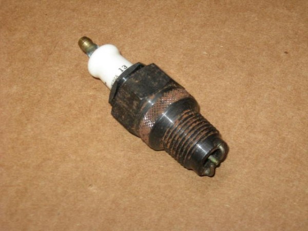 edison_13_spark_plug01.jpg