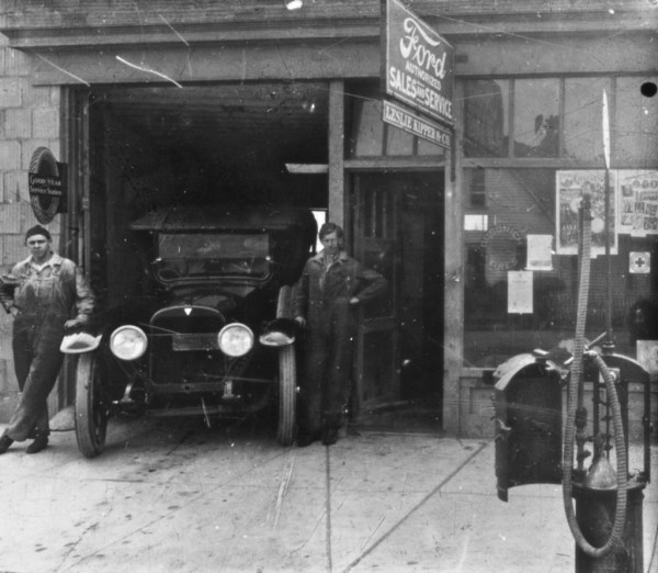 Kipper-and-Co.-Garage-on-Mashell-later-Van-Cleve-Ford-1024x891.jpg
