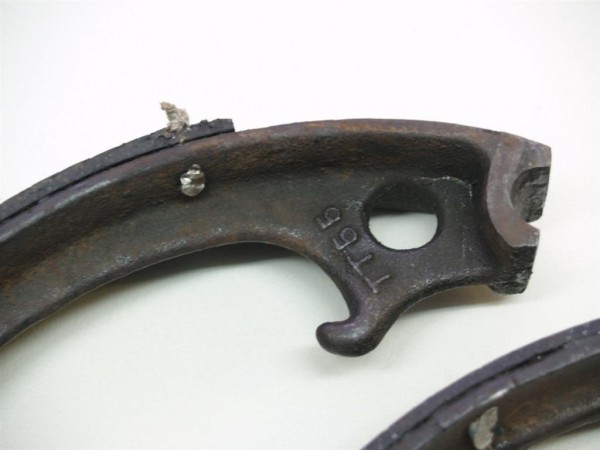 Brake Shoes PS - Broken (2) (Large).JPG