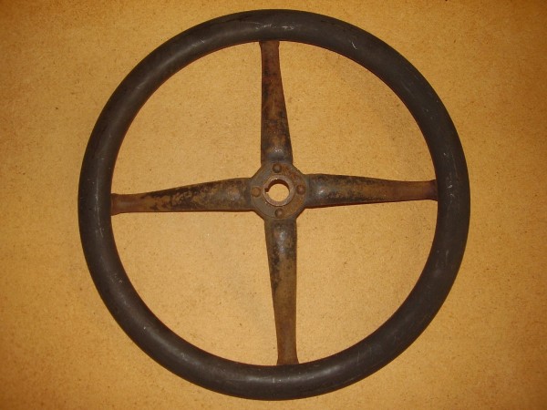 1919 steering wheel 001.JPG