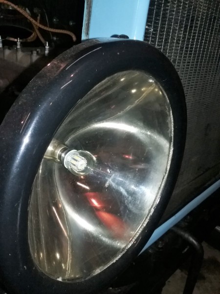1919 headlight bulb.jpg