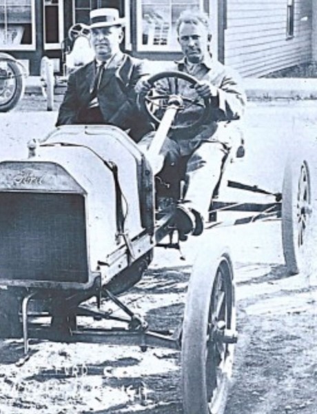 42 CAR-FRANK KULICK DRIVER-64 CAR IN BACKGROUND BEHIND PASSENGER-389.9 CUBIC INCH NON-STOCK FORD SPECIALS-1911 ALGONQUIN