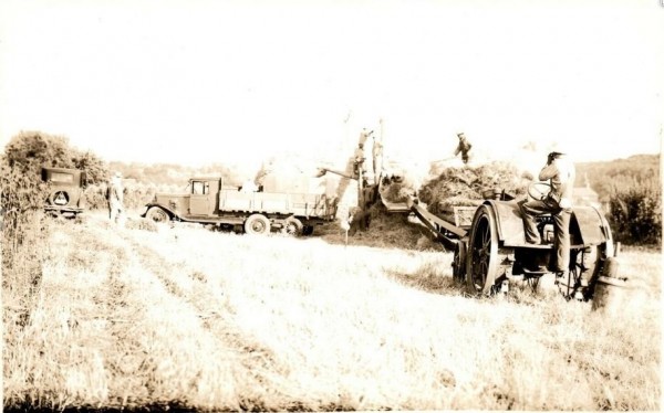 threshing truck.JPG