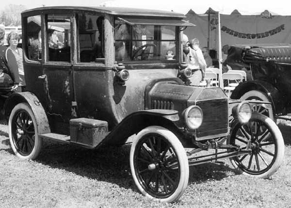 From Bruces CD Kim Dobbins 1915.jpg